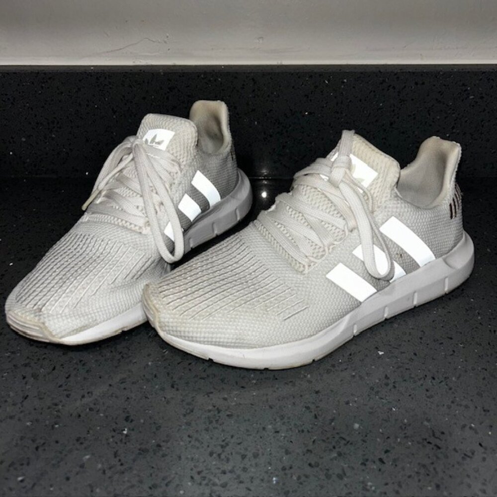 Adidas Womens Swift Run B37719 White Running Shoes Sneakers Size 6.5
